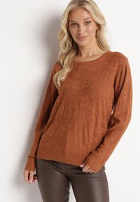 Born2be - Brązowy Sweter z Tłoczonym Wzorem w Ornamentalnym Stylu Mariot. Okazja: na co dzień. Kolor: brązowy. Styl: casual #3