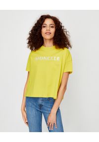 MONCLER - Żółta koszulka z logo. Okazja: na co dzień. Kolor: żółty. Materiał: bawełna, jeans. Wzór: nadruk. Styl: casual