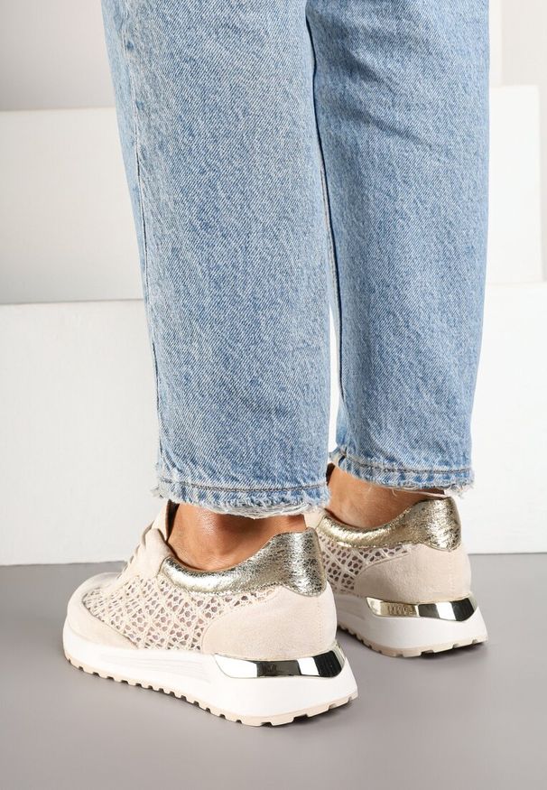 Renee - Beżowe Ażurowe Sneakersy na Podeszwie z Metaliczną Wstawką Neomira. Okazja: na co dzień. Kolor: beżowy. Materiał: jeans. Wzór: ażurowy