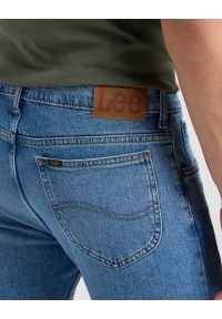 Lee - MĘSKIE SPODNIE JEANSOWE LEE RIDER DOWNTOWN 112342258. Okazja: na co dzień. Styl: klasyczny, casual, elegancki #5