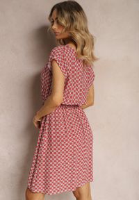 Renee - Czerwona Sukienka o Rozkloszowanym Kroju z Gumką w Talii i Krótkim Rękawem Tulemia. Kolor: czerwony. Długość rękawa: krótki rękaw. Typ sukienki: rozkloszowane