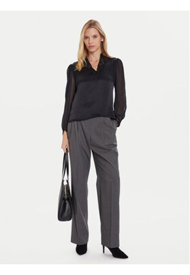 TwinSet - TWINSET Bluzka 252TT2243 Czarny Regular Fit. Kolor: czarny. Materiał: wiskoza