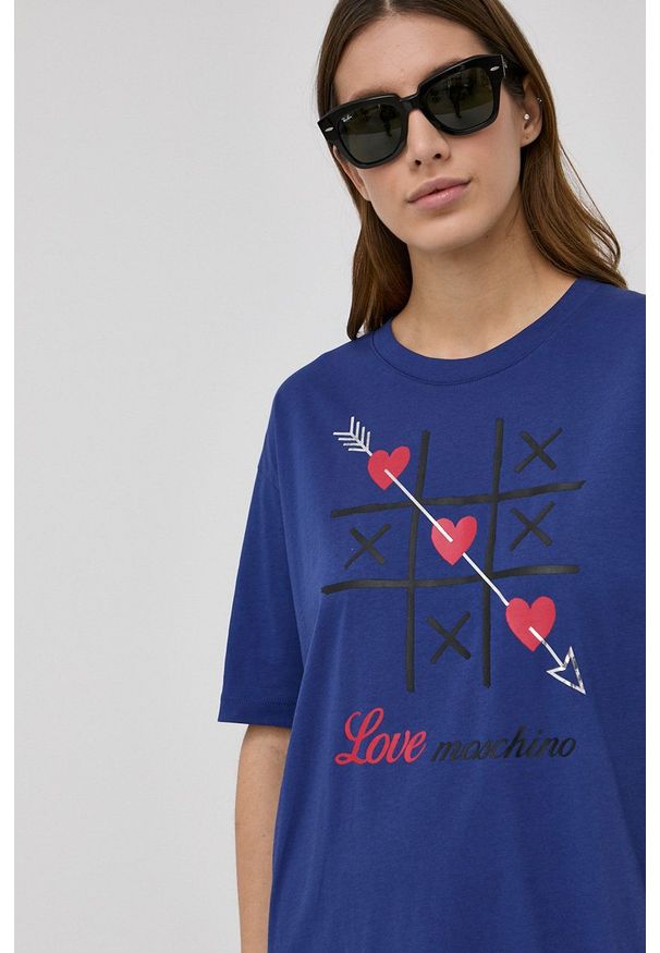 Love Moschino Sukienka bawełniana mini prosta. Okazja: na co dzień. Kolor: niebieski. Materiał: bawełna. Długość rękawa: krótki rękaw. Wzór: nadruk. Typ sukienki: proste. Styl: casual. Długość: mini