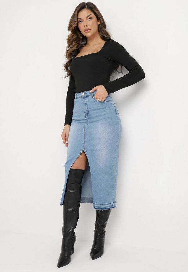 Born2be - Niebieska Jeansowa Spódnica Midi z Wysokim Stanem i Rozcięciem Zestra. Stan: podwyższony. Kolor: niebieski. Materiał: jeans
