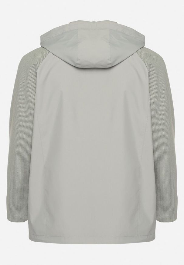 Born2be - Jasnozielona Kurtka Wiatrówka z Odpinanym Kapturem i Ściągaczami Arseli. Okazja: na co dzień, na spacer. Kolekcja: plus size. Kolor: zielony. Materiał: jeans. Styl: elegancki, casual