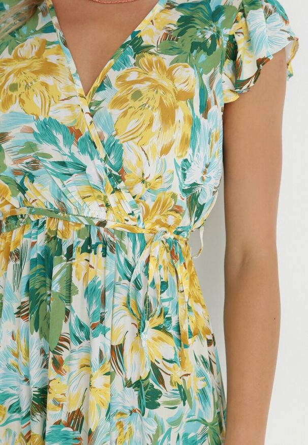 Born2be - Zielono-Beżowa Sukienka Vevera. Okazja: na co dzień. Typ kołnierza: dekolt w kształcie V. Kolor: zielony. Długość rękawa: krótki rękaw. Typ sukienki: proste. Styl: casual