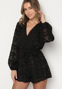 Born2be - Czarny Krótki Kombinezon z Siateczkowymi Rękawami i Wiązanym Paskiem Zenalea. Okazja: na randkę, na imprezę. Kolor: czarny. Długość: krótkie. Styl: elegancki #2