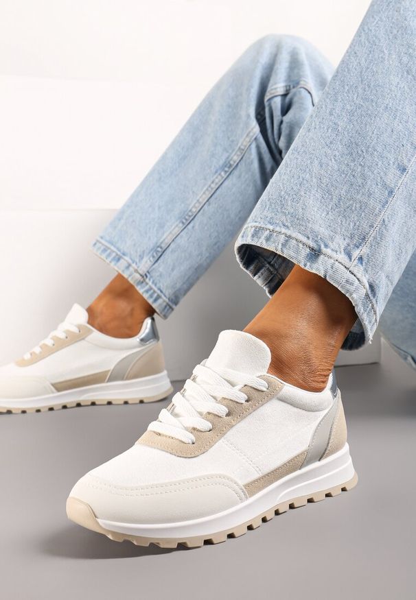 Renee - Białe Sznurowane Sneakersy przed Kostkę Kiea. Wysokość cholewki: przed kostkę. Kolor: biały. Materiał: materiał. Szerokość cholewki: normalna. Obcas: na płaskiej podeszwie