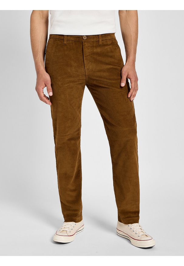 Lee - LEE MĘSKIE SPODNIE MATERIAŁOWE LEE REGULAR CHINO BUFFALO 112355777. Materiał: materiał