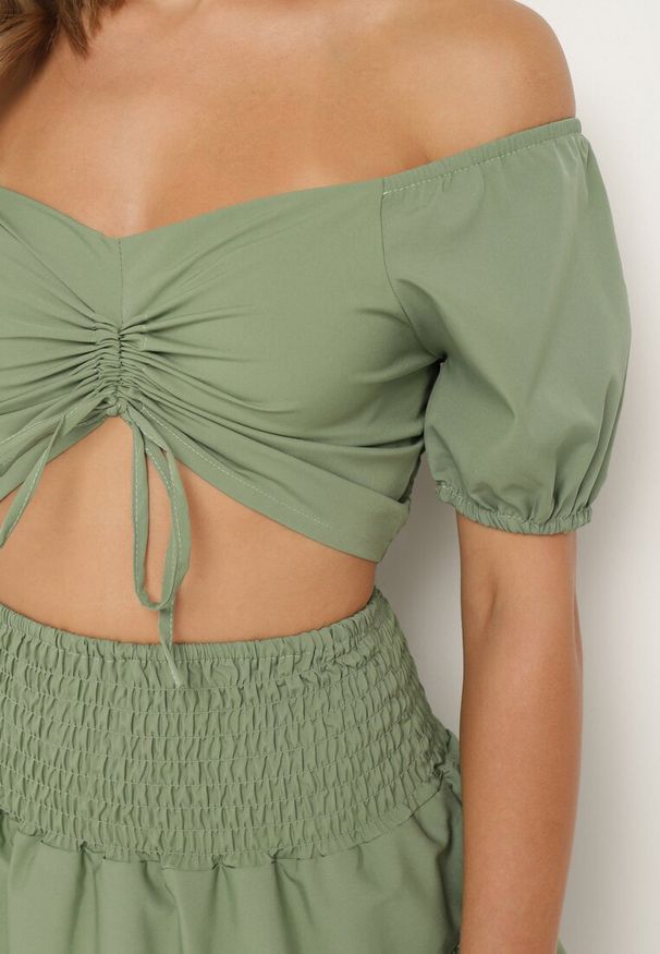 Born2be - Zielony Komplet z Bawełną Bluzka Hiszpanka z Bufiastymi Rękawami Spódnica z Gumką w Pasie Testarae. Kolor: zielony. Materiał: bawełna. Wzór: jednolity