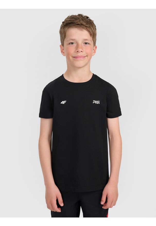 4f - 4F T-shirt regular z nadrukiem dziecięcy 4F JUNIOR x Robert Lewandowski - czarny 122 (6-7 lat). Kolor: czarny. Materiał: bawełna, materiał. Wzór: nadruk. Sezon: lato. Styl: sportowy, młodzieżowy