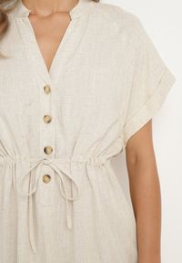 Born2be - Beżowa Bawełniana Sukienka z Koszulową Górą i Ściągaczem w Talii Vikleta. Okazja: na co dzień. Typ kołnierza: dekolt w kształcie V. Kolor: beżowy. Materiał: bawełna. Typ sukienki: koszulowe. Styl: klasyczny, casual #7