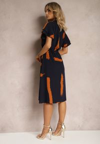 Renee - Granatowa Pudełkowa Sukienka z Ozdobnym Wzorem i Sznurkiem w Talii Sidna. Okazja: na co dzień. Kolor: niebieski. Materiał: jeans, tkanina. Typ sukienki: proste. Styl: casual, elegancki #4
