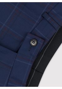 Pako Lorente - PAKO LORENTE – Granatowe spodnie garniturowe w czerwono-niebieską kratkę. Kolor: czerwony, niebieski, wielokolorowy. Materiał: poliester, wełna, lycra. Wzór: kratka #2