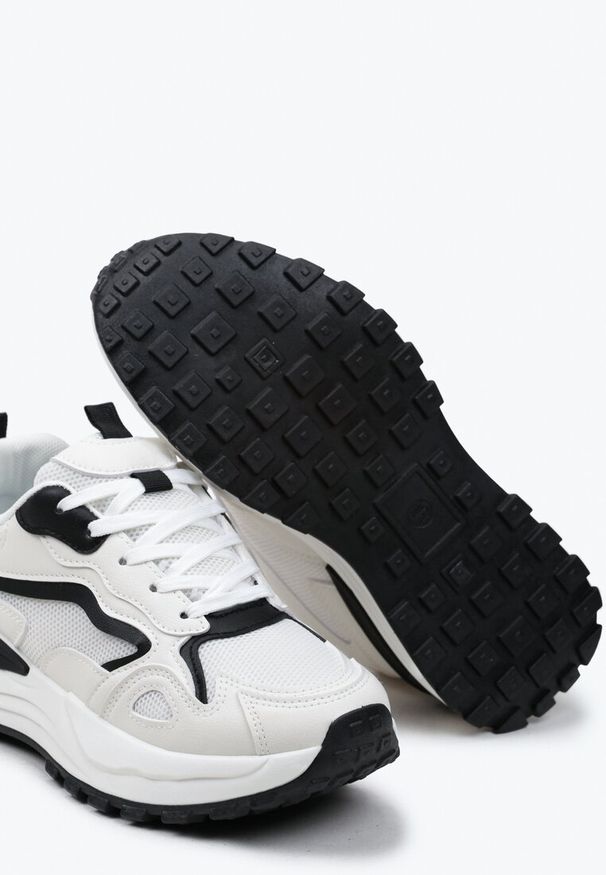 Born2be - Beżowo-Czarne Sneakersy na Grubej Podeszwie z Siateczką Otrix. Nosek buta: okrągły. Zapięcie: sznurówki. Kolor: beżowy. Materiał: materiał. Sezon: lato. Obcas: na obcasie. Wysokość obcasa: niski