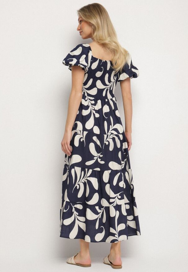 Born2be - Granatowa Rozkloszowana Sukienka z Elastyczną Górą i Bufiastymi Rękawami Orrivene. Okazja: na co dzień. Typ kołnierza: dekolt kwadratowy. Kolor: niebieski. Typ sukienki: proste. Styl: casual, elegancki