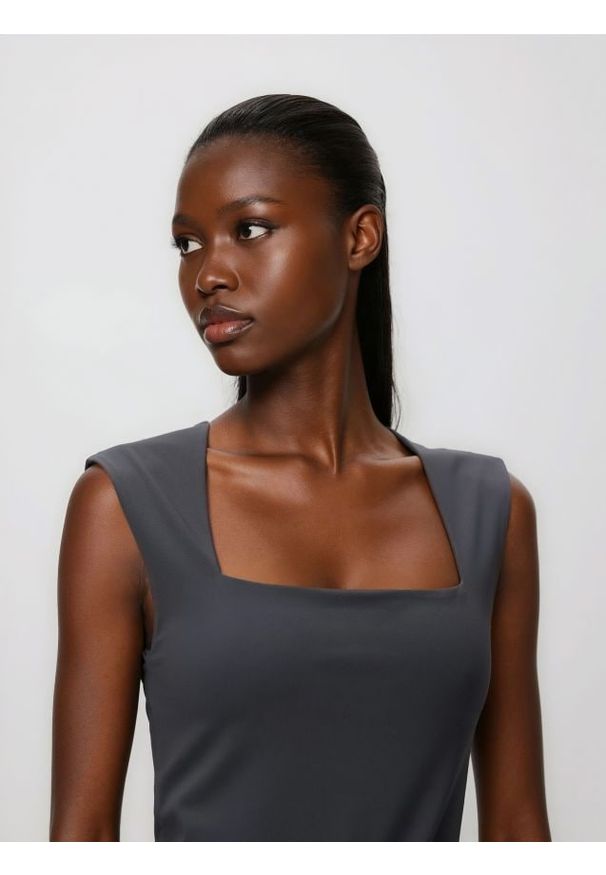 Reserved - Gładki top - ciemnoszary. Kolor: szary. Materiał: dzianina. Wzór: gładki