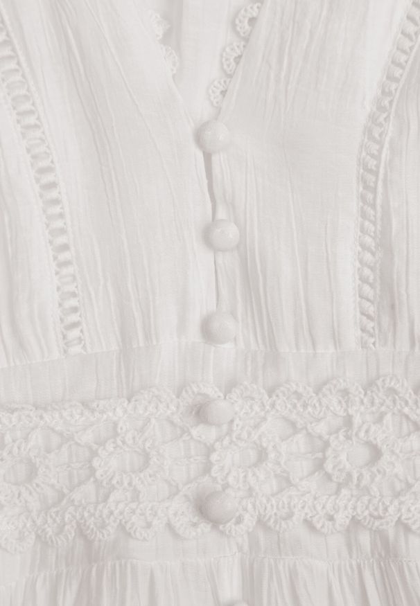 Born2be - Biała Sukienka Mini z Ażurowymi Wstawkami i Gumką w Talii Raliasa. Kolor: biały. Materiał: koronka. Wzór: ażurowy. Styl: boho. Długość: mini