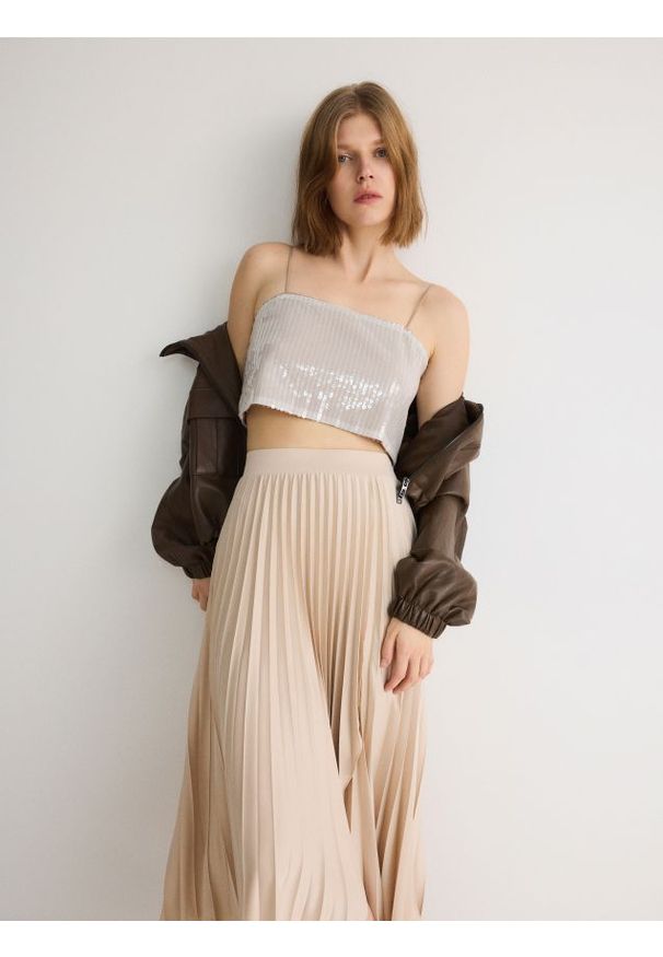 Reserved - Plisowana spódnica midi - kremowy. Kolor: kremowy. Materiał: dzianina