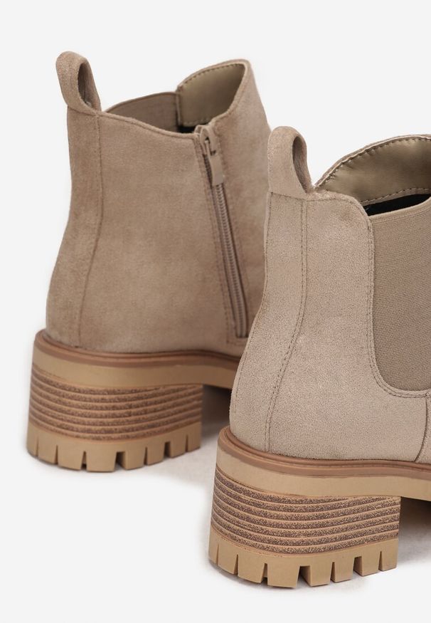 Born2be - Ciemnobeżowe Botki na Słupku Rona. Okazja: na co dzień. Kolor: beżowy. Materiał: jeans. Wzór: aplikacja. Obcas: na słupku. Styl: casual, klasyczny, elegancki. Wysokość obcasa: niski