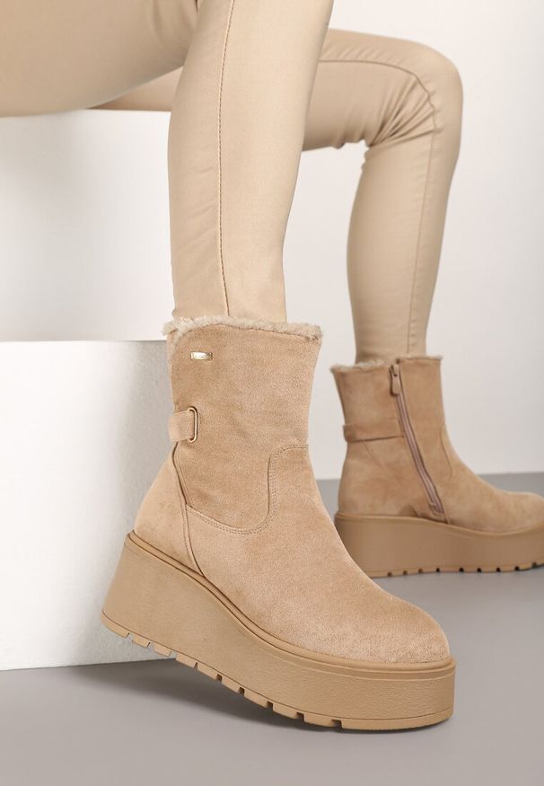 Born2be - Ciemnobeżowe Botki na Grubej Podeszwie z Ociepleniem Zinradea. Okazja: na co dzień. Zapięcie: zamek. Kolor: beżowy. Materiał: jeans. Sezon: wiosna. Styl: casual