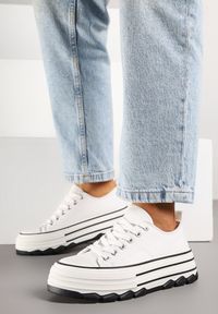 Born2be - Białe Trampki na Grubej Podeszwie pod Kostkę Adsoria. Okazja: na co dzień. Zapięcie: sznurówki. Kolor: biały. Materiał: jeans. Styl: klasyczny, casual #5
