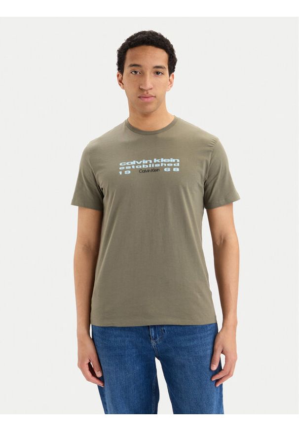 Calvin Klein Jeans T-Shirt SS 30s EU LV04RG800G Zielony ciemny Regular Fit. Kolor: zielony. Materiał: bawełna