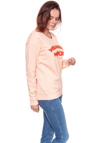 Wrangler - BLUZA WRANGLER DAMSKA WROCKS SWEAT PEACH PARFAIT W601OHYUD. Wzór: aplikacja #5