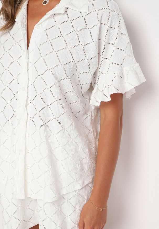 Born2be - Biały Komplet Koszula i Krótkie Spodenki Edefia. Kolor: biały. Materiał: zamsz. Wzór: aplikacja