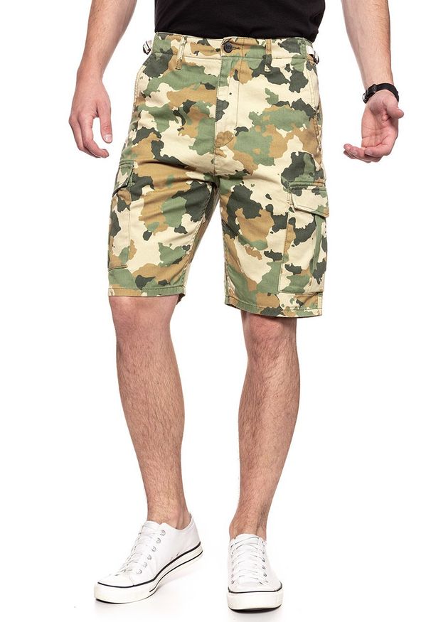 Lee - SPODENKI LEE FATIGUE SHORTS CAMOUFLAGE L73BCW03 112120343. Materiał: materiał. Wzór: aplikacja, moro