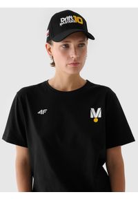 4f - 4F Czapka z daszkiem snapback uniseks 4F x Drift Masters - czarna L/XL. Kolor: czarny. Materiał: bawełna, materiał. Wzór: haft. Sezon: lato