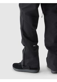 4f - Spodnie snowboardowe membrana 15000 męskie - czarne. Kolor: czarny. Materiał: tkanina, materiał, poliester. Sezon: zima. Sport: snowboard