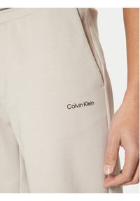 Calvin Klein Szorty sportowe Micro Logo K10K111208 Beżowy Regular Fit. Kolor: beżowy. Materiał: bawełna. Styl: sportowy