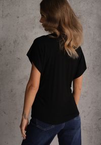 Renee - Czarny Wiskozowy T-shirt z Dekoltem V Eupharis. Okazja: na co dzień. Typ kołnierza: dekolt w kształcie V. Kolor: czarny. Materiał: wiskoza. Styl: casual, elegancki #4