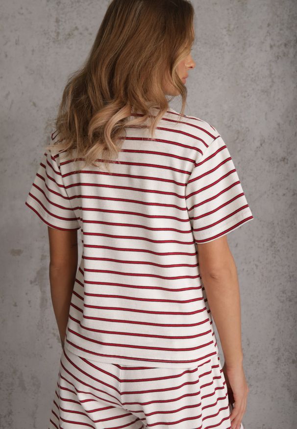 Renee - Czerwono-Biały T-shirt z Bawełny Ozdobiony Poziomymi Paskami Nautida. Okazja: na co dzień. Kolor: biały. Materiał: bawełna. Wzór: aplikacja. Styl: casual