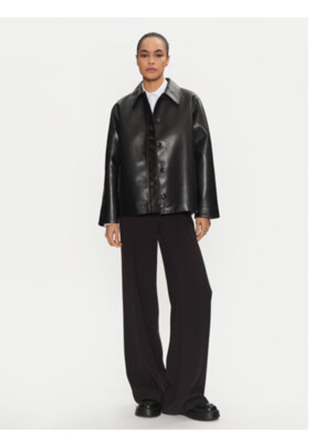 Calvin Klein Kurtka skórzana K20K208337 Czarny Relaxed Fit. Kolor: czarny. Materiał: skóra