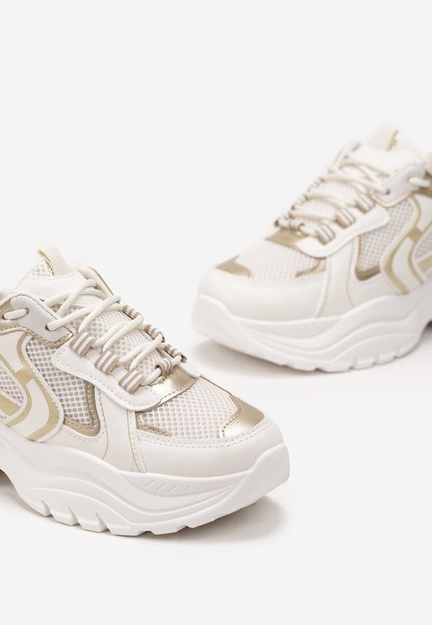 Renee - Beżowe Sneakersy z Przeszyciami i Wstawkami z Metalicznej Ekoskóry Tineal. Kolor: beżowy