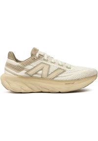 Buty do biegania męskie New Balance Fresh Foam 1080 v13 M1080LAE – beżowe. Okazja: na co dzień. Kolor: beżowy. Materiał: guma, materiał. Szerokość cholewki: normalna. Sport: fitness, bieganie