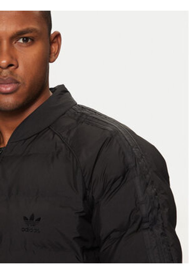 Adidas - adidas Kurtka puchowa IZ1841 Czarny Regular Fit. Kolor: czarny. Materiał: syntetyk