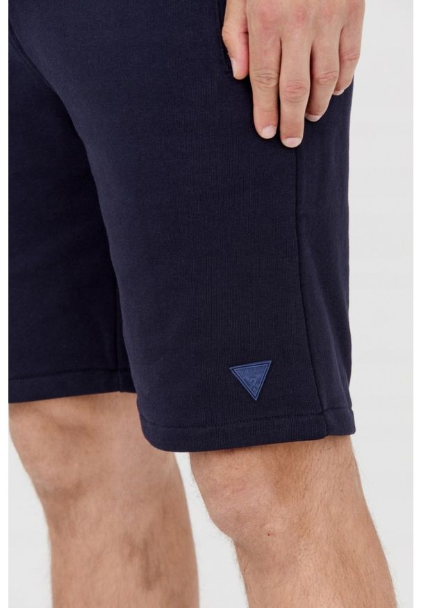 Guess - GUESS Granatowe dresowe szorty męskie, Rozmiar S. Kolor: niebieski. Materiał: dresówka, bawełna