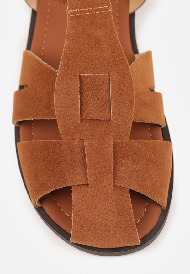 Born2be - Brązowe Sandały Gladiatorki z Imitacji Nubuku z Klamerką Belenatia. Zapięcie: pasek. Kolor: brązowy. Materiał: nubuk. Sezon: lato. Styl: klasyczny