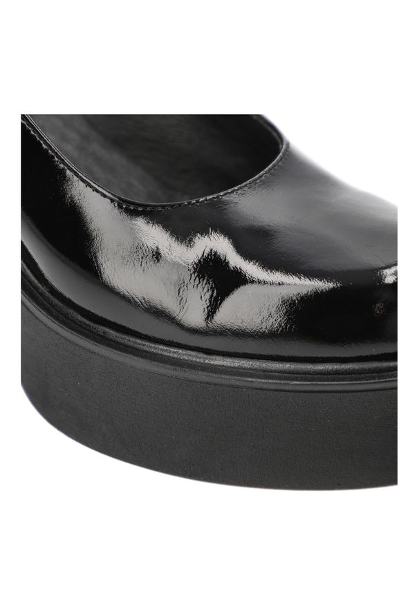 Czarne Półbuty Karino Eleganckie Lakierowane Obuwie Damskie. Okazja: na co dzień. Kolor: czarny. Materiał: lakier. Wzór: gładki. Obcas: na obcasie. Styl: elegancki. Wysokość obcasa: średni