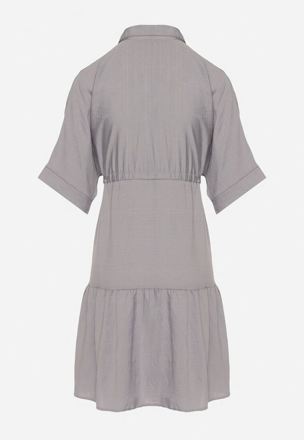 Born2be - Szara Sukienka Koszulowa z Wiskozy z Kołnierzykiem i Wiązaniem Nanieria. Okazja: na co dzień. Kolor: szary. Materiał: wiskoza. Długość rękawa: krótki rękaw. Typ sukienki: koszulowe. Styl: boho, casual