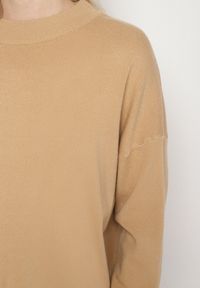 Born2be - Beżowy Gładki Sweter z Rękawami Typu Nietoperz Ralanevia. Okazja: do pracy, na co dzień. Kolor: beżowy. Wzór: gładki. Styl: casual #3