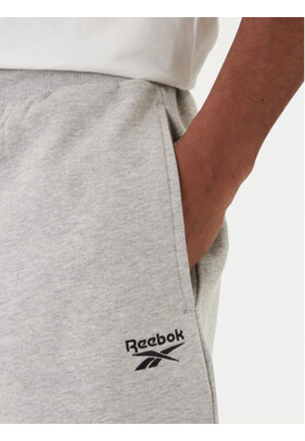 Reebok Komplet t-shirt i spodenki Baz RK25609CCM Szary Regular Fit. Kolor: szary. Materiał: bawełna