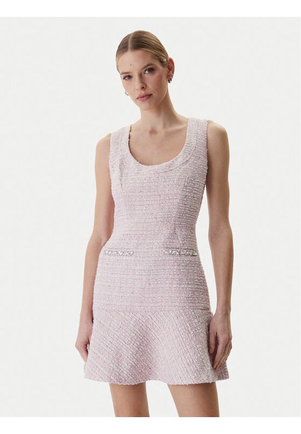 Guess Sukienka koktajlowa W6RK28 WJ632 Różowy Regular Fit. Kolor: różowy. Materiał: syntetyk. Styl: wizytowy
