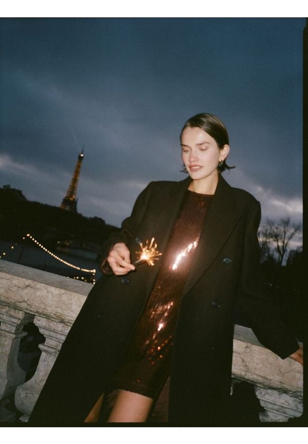 Reserved - Cekinowa sukienka mini - ciemnobrązowy. Kolor: brązowy. Materiał: tkanina. Typ sukienki: proste. Długość: mini