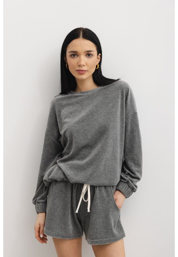 marsala-butik.pl - Gładka bluza wykonana z weluru w kolorze DARK GREY - CORBY VELVET-M/L. Materiał: welur. Wzór: gładki