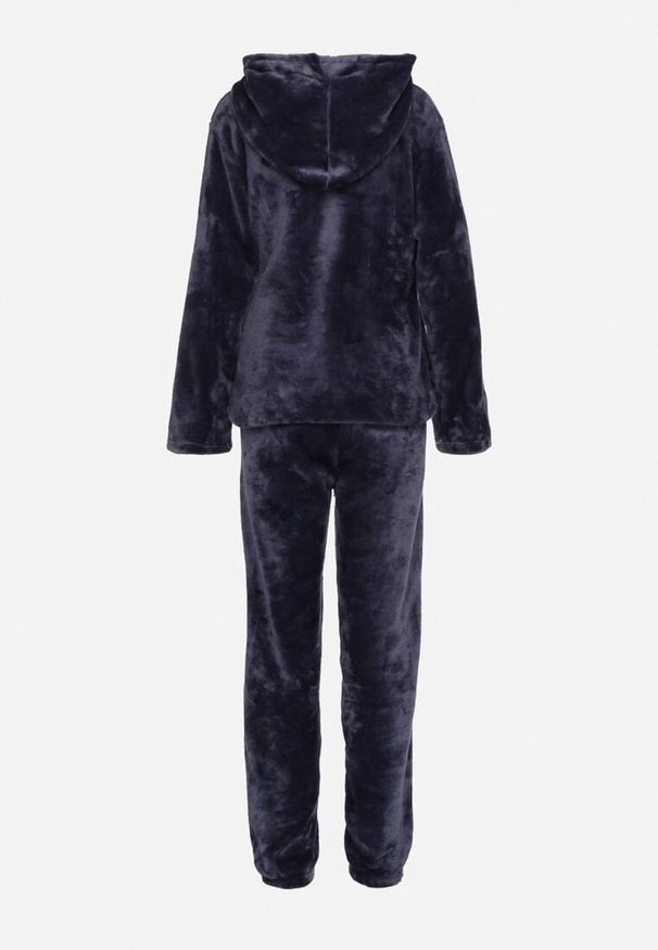 Born2be - Granatowy Komplet Dresowy z Puszystej Dzianiny Bluza z Kapturem i Spodnie Selallena. Kolekcja: plus size. Kolor: niebieski. Materiał: dzianina, dresówka. Wzór: aplikacja