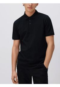 Reserved - Koszulka polo regular fit - czarny. Typ kołnierza: polo. Kolor: czarny. Materiał: dzianina, bawełna